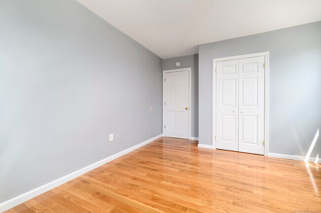 Building Photo - 25 Puritan Ln