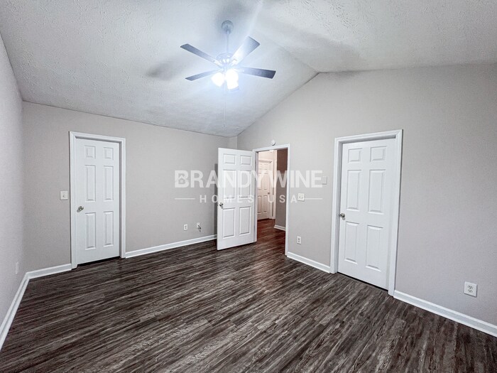 Building Photo - 252 Springbottom Ct SE