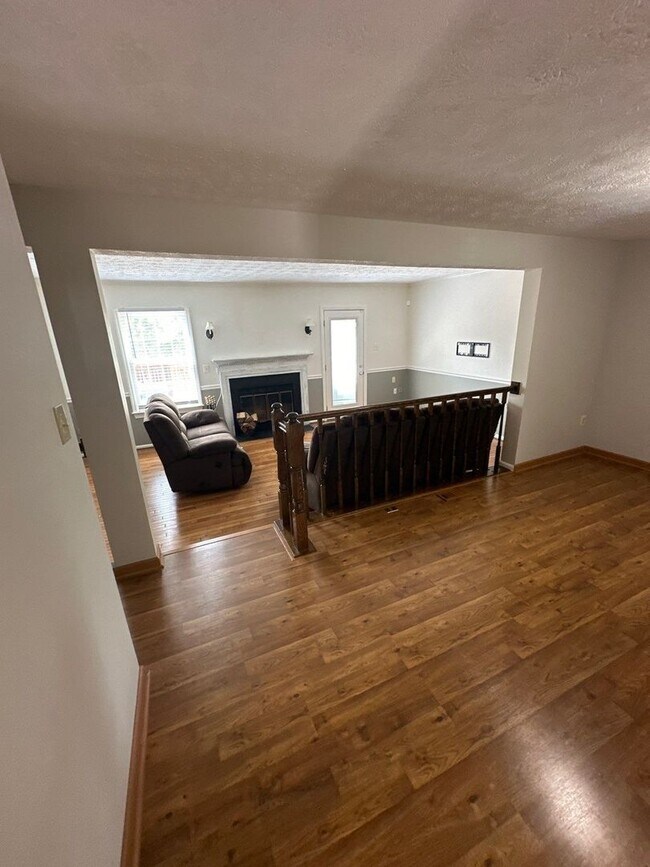 Building Photo - 3 bed Village of Thomas Run