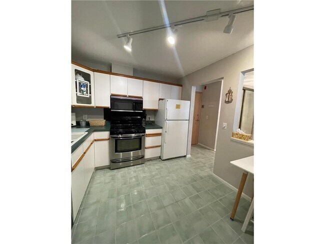 Building Photo - 4860 Park Commons Dr