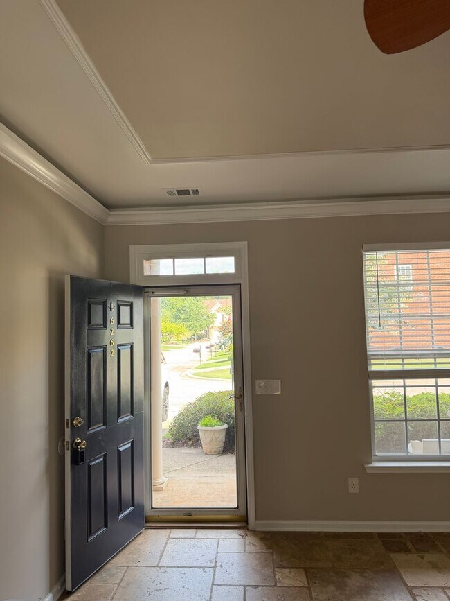 Building Photo - 6262 Shoreview Cir