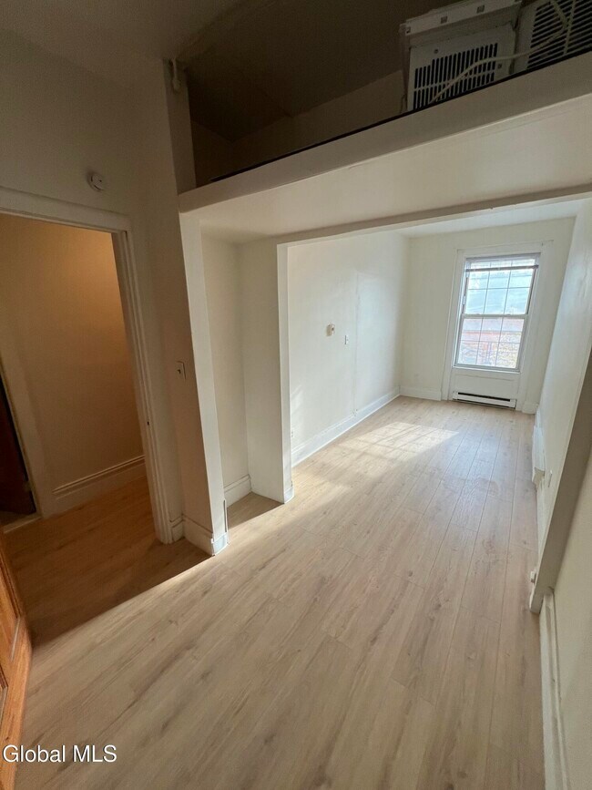 Building Photo - 54 Westerlo St