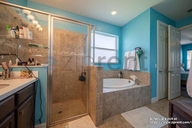 Building Photo - 2626 Corona Ln