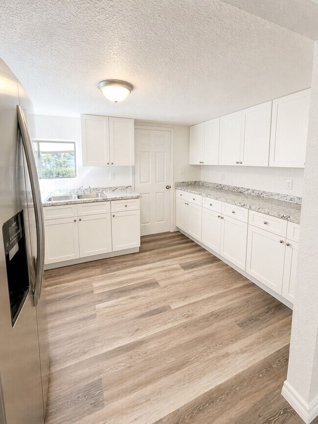 Building Photo - 1052 Osceola Trail