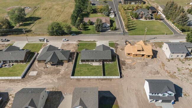 Building Photo - K551LI