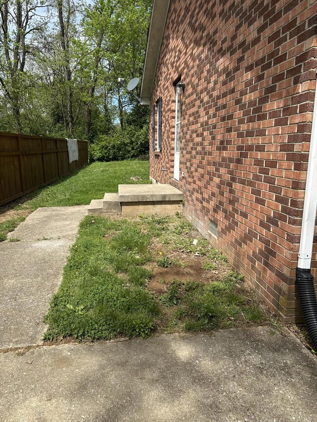 Building Photo - 319 Garden Park Dr