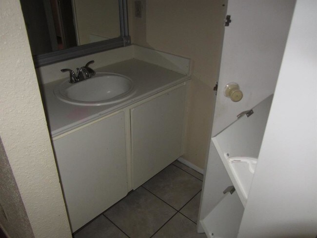 Building Photo - 8405 Wilcrest Dr