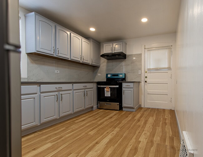 Building Photo - 1841 N Linder Ave