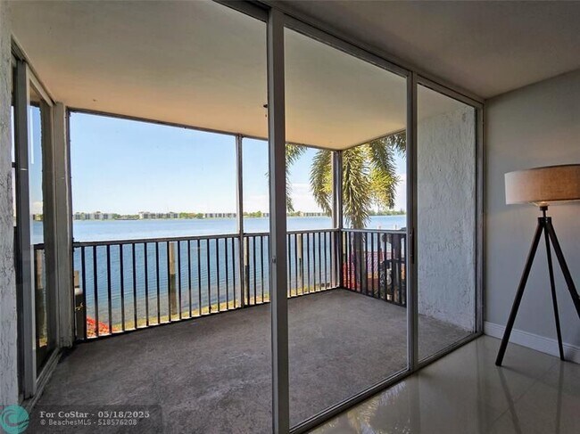 Building Photo - 106 Lake Emerald Dr