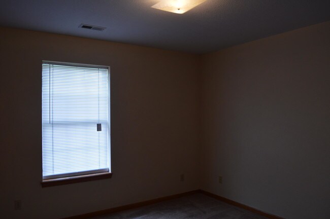 Building Photo - 4200 Derby Ridge Dr