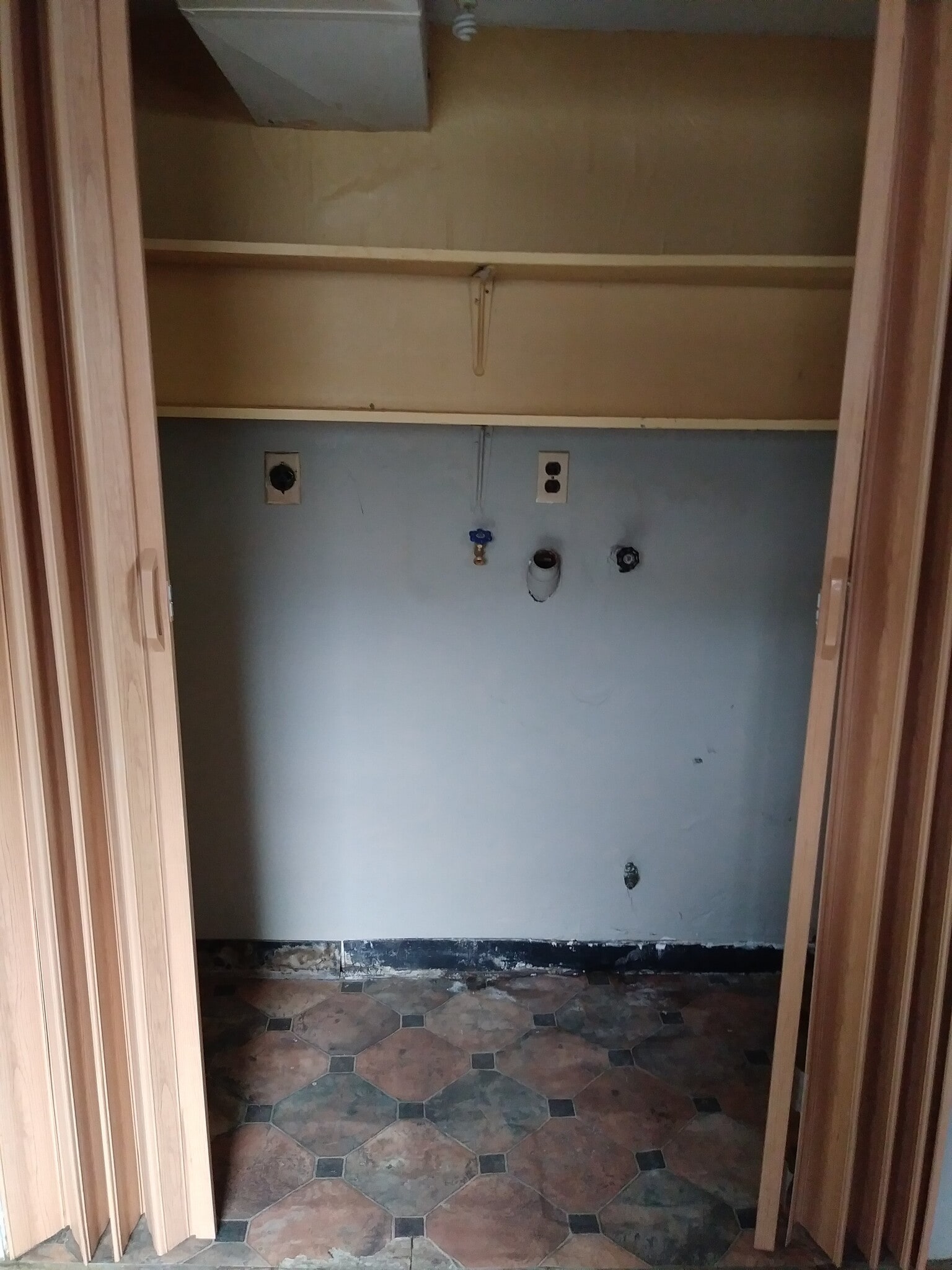 W / D hookups in Lower Level - 4113 Wooded Way