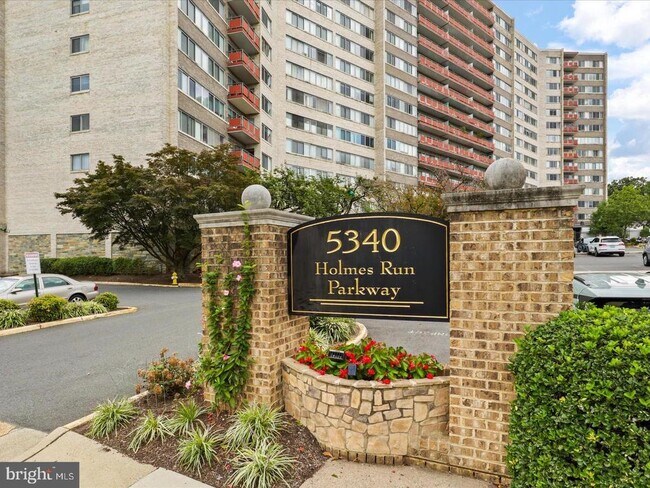 Building Photo - 5340 Holmes Run Pkwy