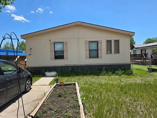 Building Photo - 611 Dallas Rd