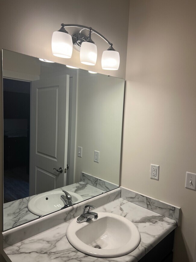 Building Photo - 708 Courtyard Ln