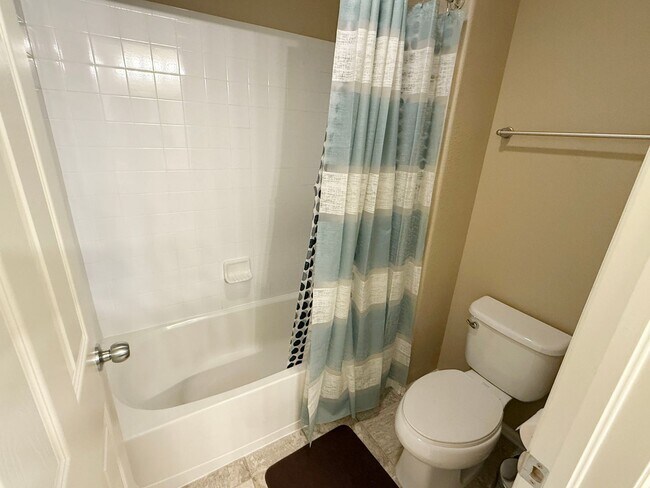Building Photo - Amazing large 2-Story with open floor plan...