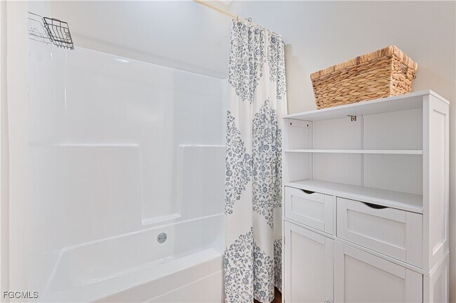 Building Photo - 3524 Fifth Ave