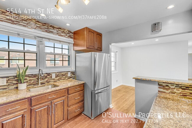 Building Photo - 5544 4th St NE