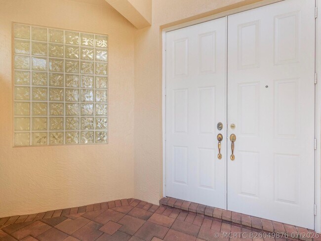 Building Photo - 5279 Brookview Dr