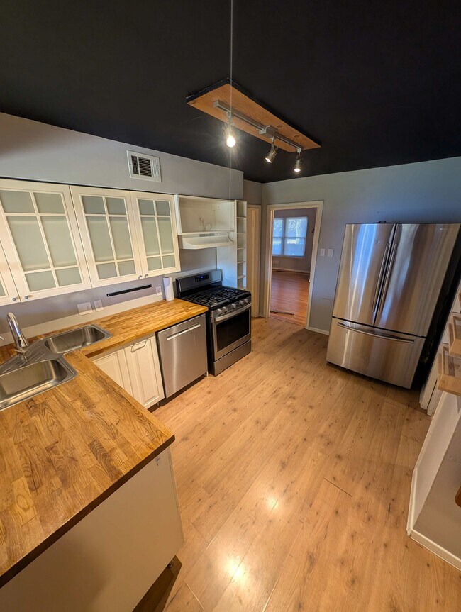 Building Photo - 10316 Lavano Ln