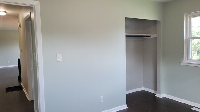 Building Photo - Beautiful  & Charming 4-Bedroom Home with ...