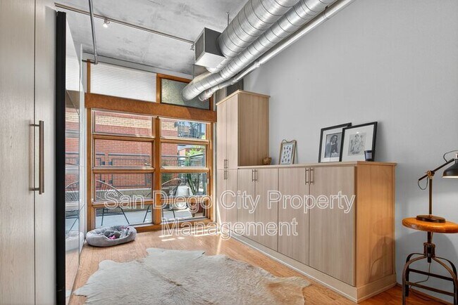 Building Photo - 877 Island Ave