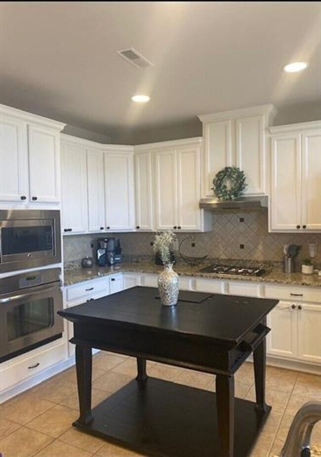 Building Photo - Coming Soon - Immaculate 4-BR Rental in Desirable Whitworth Farms! **FENCED YARD**