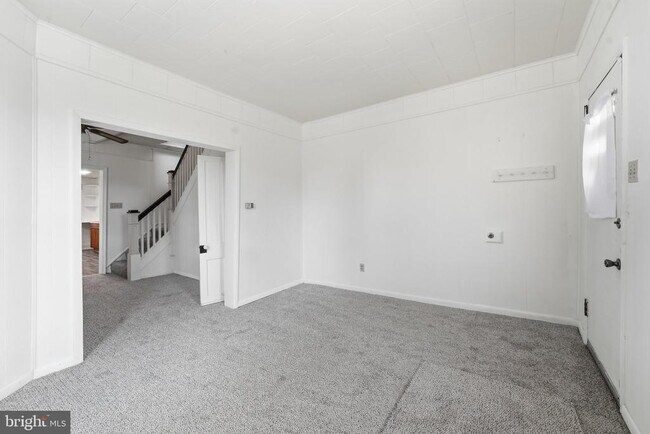 Building Photo - 815 N Maple Ave