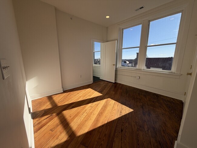 Building Photo - 901 Fifth Street - 302