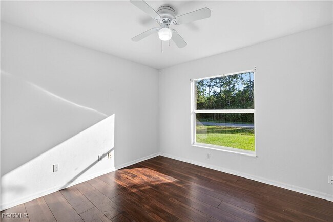 Building Photo - 710 Creuset Ave S