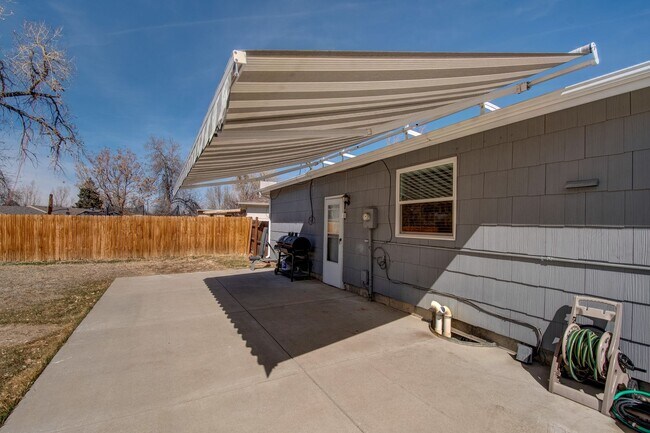 Building Photo - 5553 Crystal Way