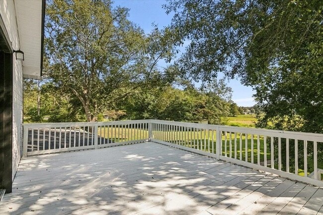 Building Photo - 215 Cypress Bend Dr