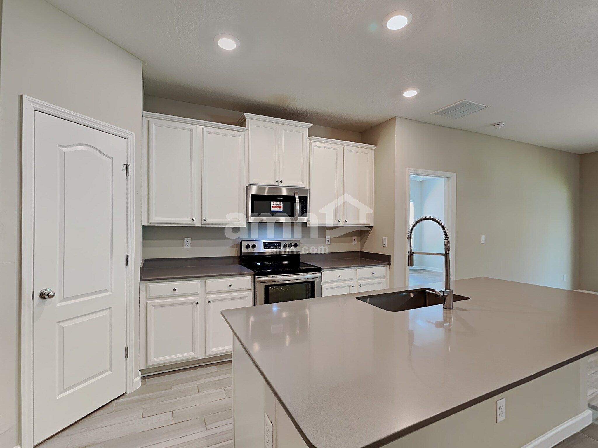 Building Photo - 16173 Alison Creek Dr