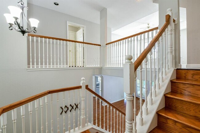 Building Photo - 18035 Somerset Knolls Ct