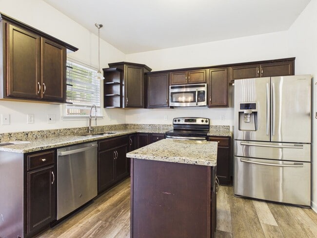 Building Photo - 3015 Chislet Dr