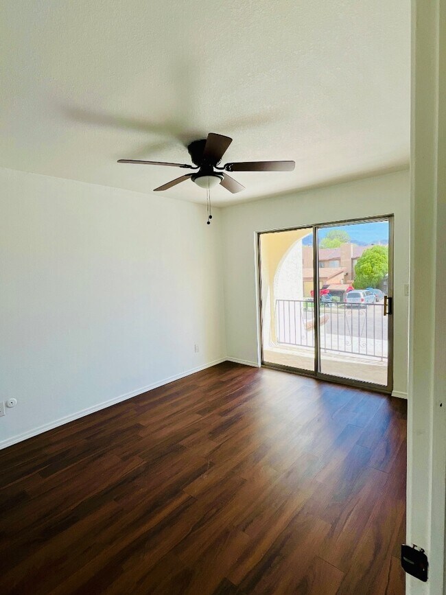 Building Photo - 5509 Oakbriar Cir