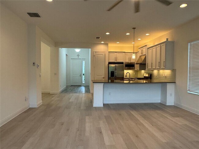 Building Photo - 30788 Lindentree Dr