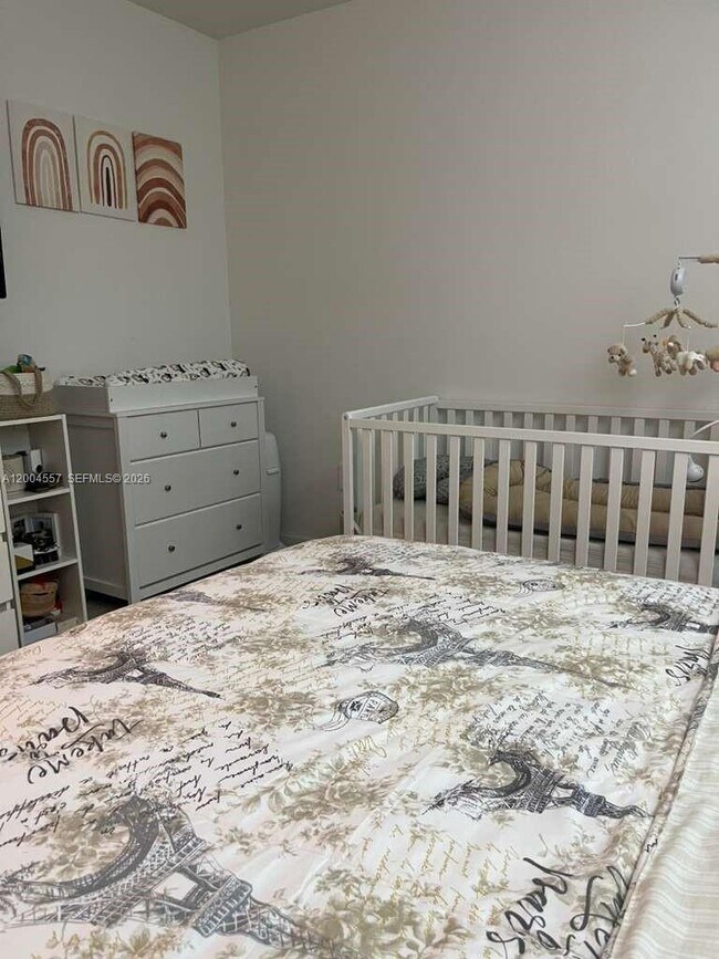 Building Photo - 1431 NE 3rd Ave