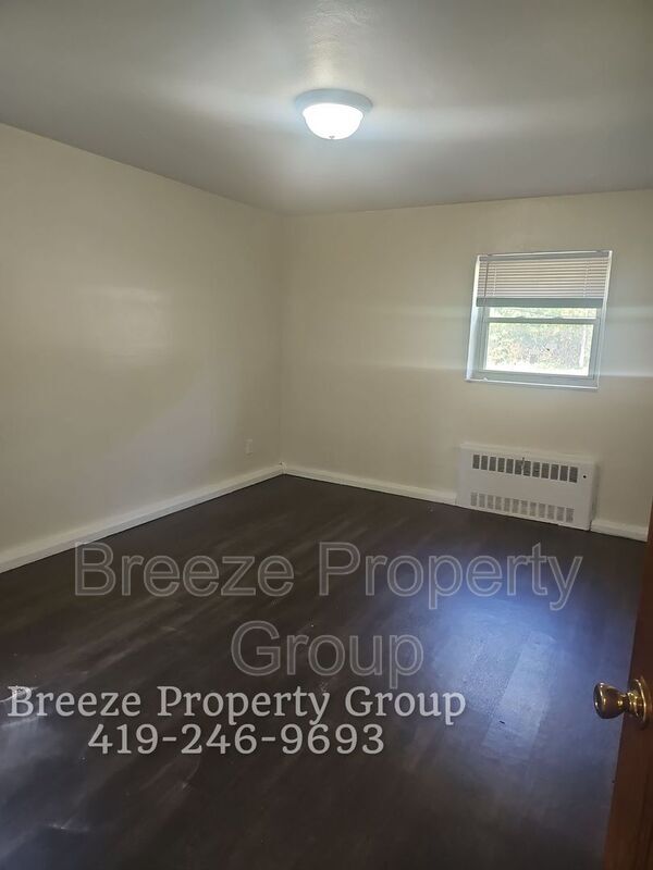 Building Photo - 2445 W Bancroft St