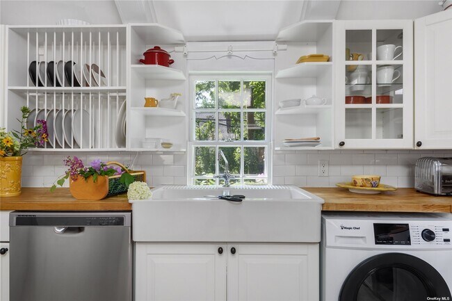 Building Photo - 95 E Broadway