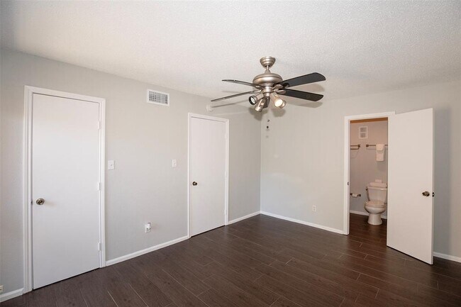 Building Photo - 3300 Pebblebrook Dr