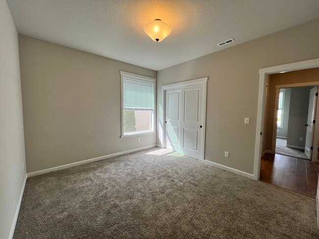 Building Photo - Newer Construction Home in Mae Valley!