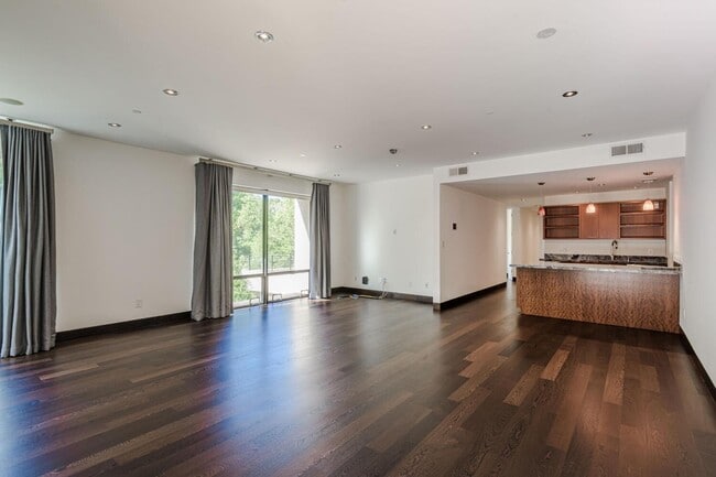 Building Photo - 2510 Skyfarm Dr