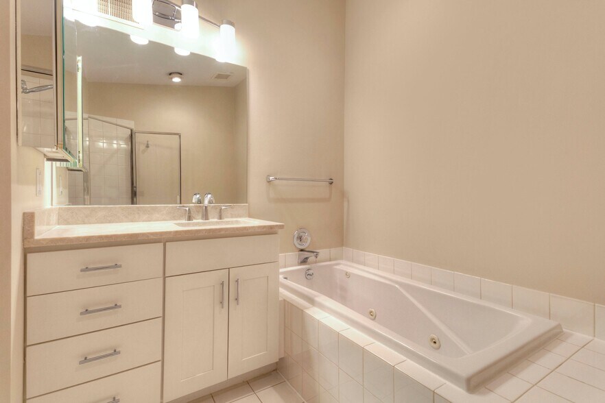 Building Photo - 124 Panorama Dr