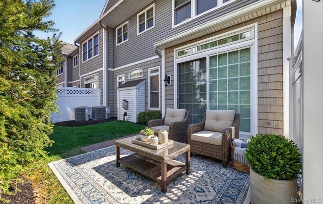 Building Photo - 702 Equestrian Way