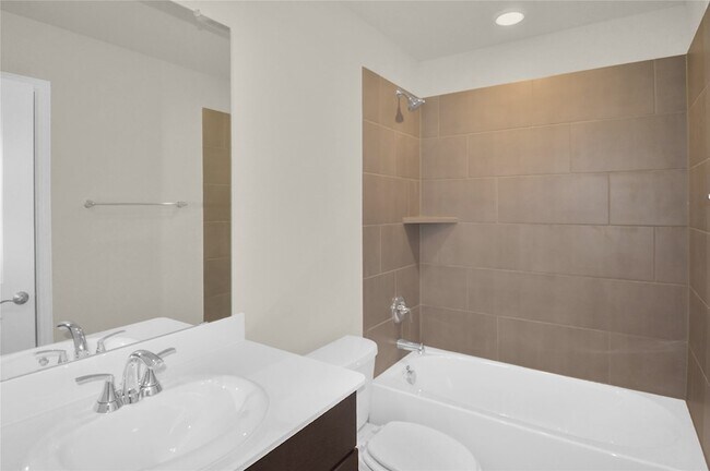 Building Photo - 511 Weller Rd
