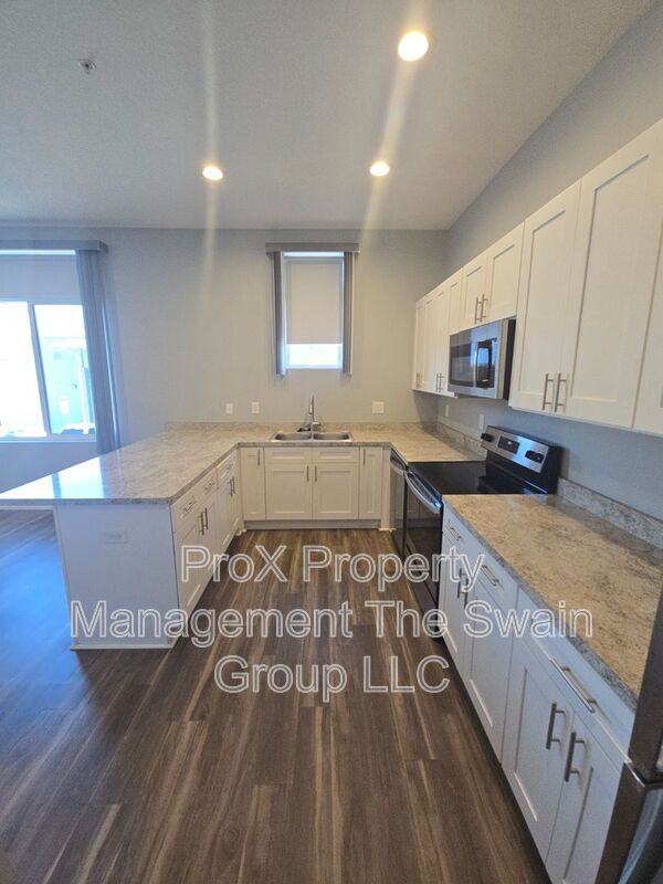 Building Photo - 760 Ave C SW