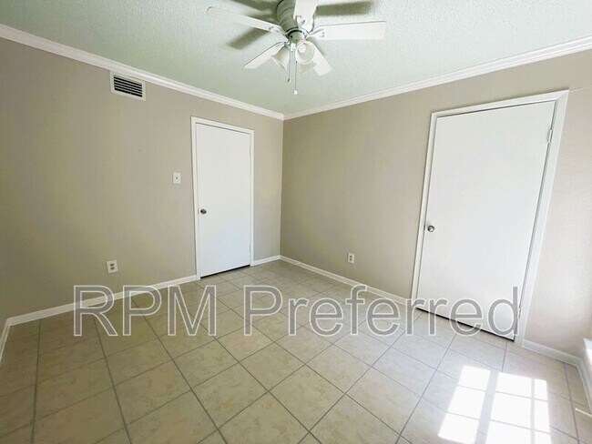 Building Photo - 2800 Jeanetta St