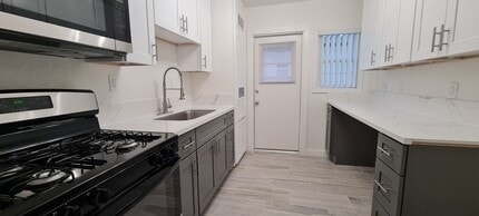 Building Photo - 1 Br in the Heart of Orange
