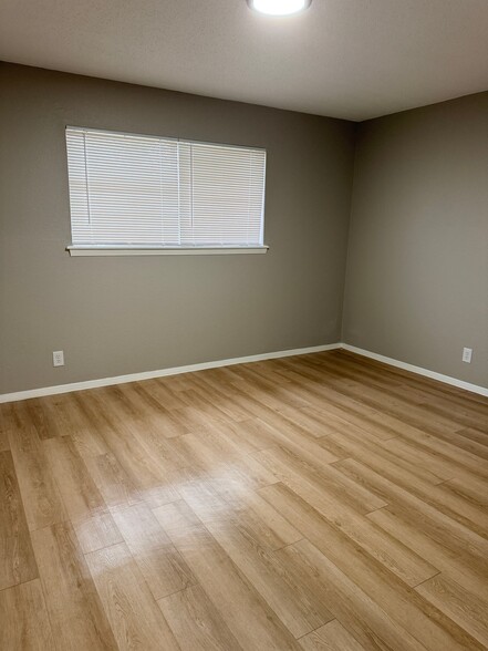 Building Photo - 2314 S 84th E Ave