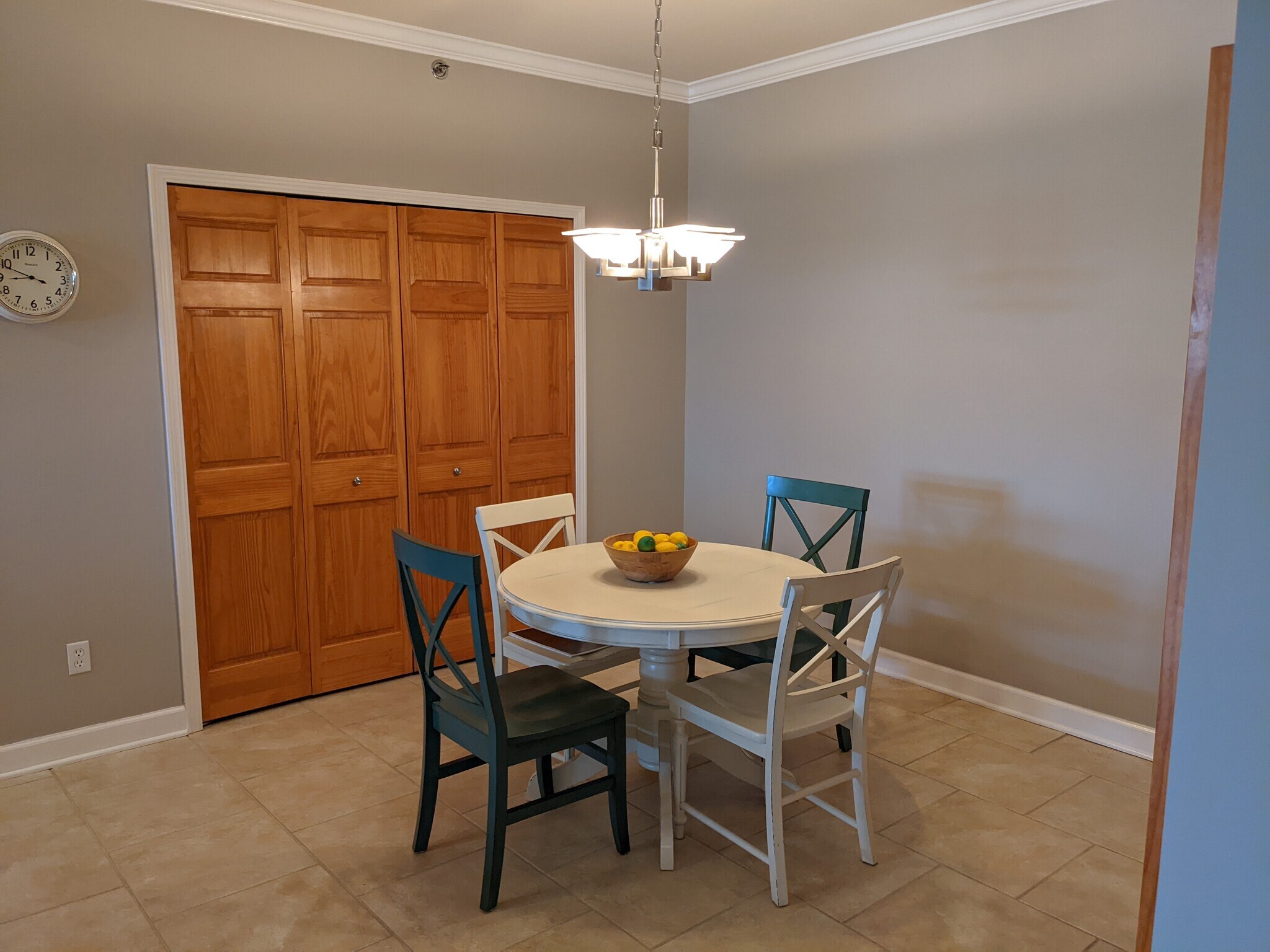 dining - 283 S Zeeb Rd